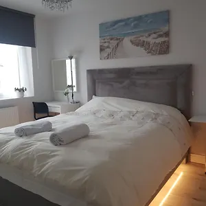 Homestay Barnoaks House - Private Ensuite Bathroom, Dublin